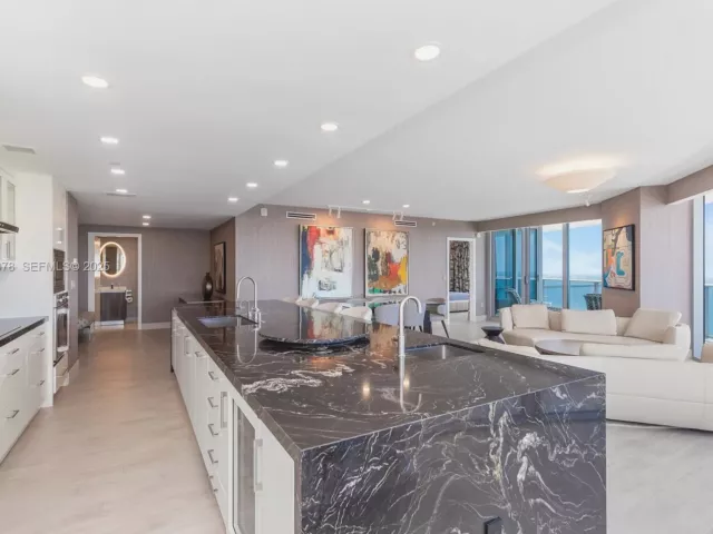 Продажа квартиры #5012 - фото 6846690