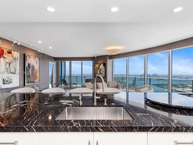 Продажа квартиры #5012 - фото 6846700