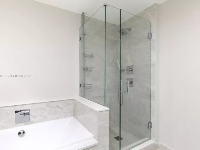 Продажа квартиры #5012 - фото 6846686