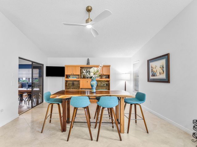 Продажа дома по адресу 1370 NW 28th Avenue - фото 6879539