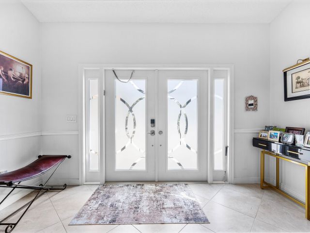 Продажа дома по адресу 1370 NW 28th Avenue - фото 6879552