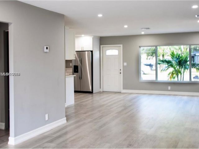 Продажа дома по адресу 1881 NW 5th Ter - фото 7491011