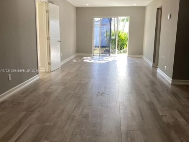 Продажа дома по адресу 1881 NW 5th Ter - фото 7491012