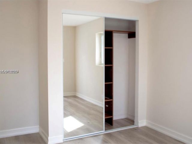 Продажа дома по адресу 1881 NW 5th Ter - фото 7491017