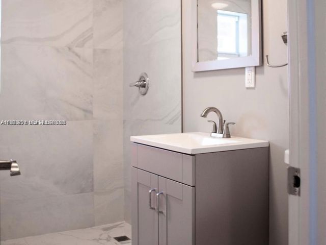 Продажа дома по адресу 1881 NW 5th Ter - фото 7491021