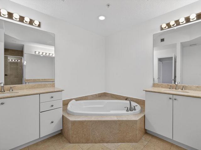 Продажа квартиры #1027 - фото 6850935