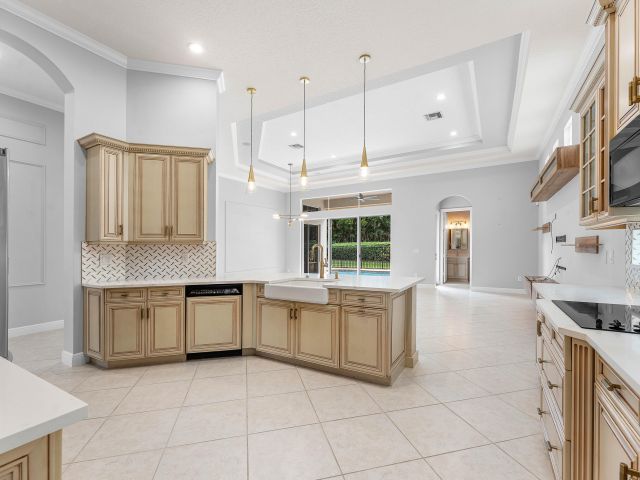 Продажа дома по адресу 8168 Valhalla Drive - фото 6866130