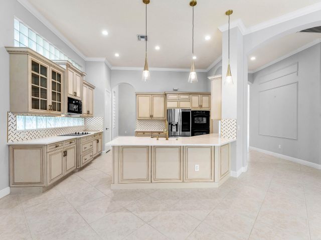 Продажа дома по адресу 8168 Valhalla Drive - фото 6866135