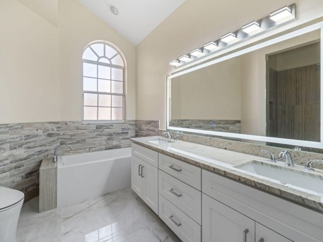 Продажа дома по адресу 6682 NW 25th Way - фото 6848676