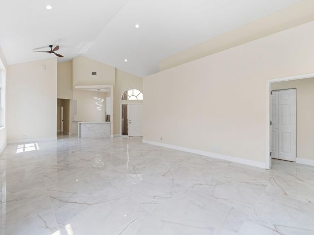 Продажа дома по адресу 6682 NW 25th Way - фото 6848680