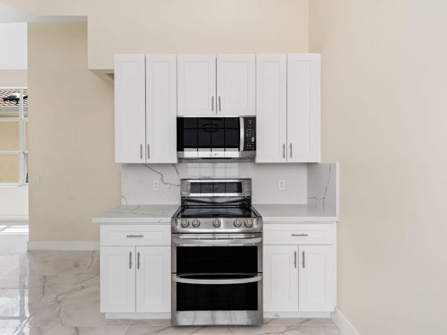 Продажа дома по адресу 6682 NW 25th Way - фото 6848685