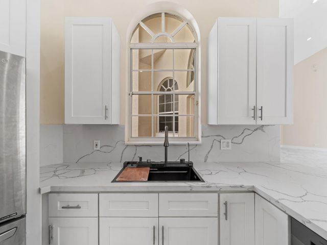 Продажа дома по адресу 6682 NW 25th Way - фото 6848687