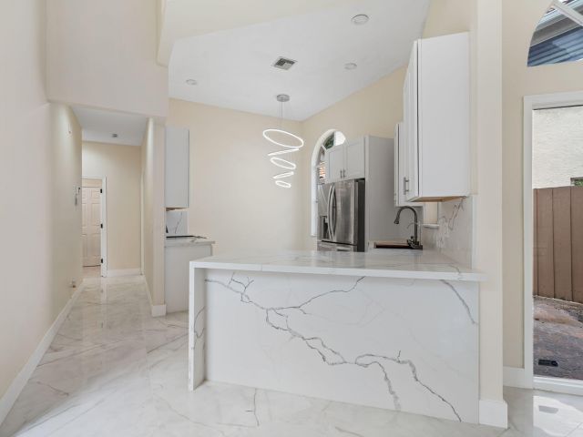 Продажа дома по адресу 6682 NW 25th Way - фото 6848688