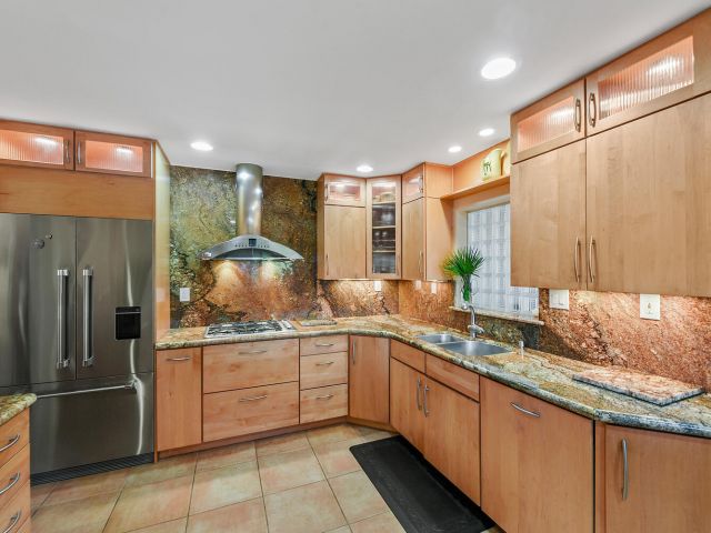 Продажа дома по адресу 708 NW 6th Drive - фото 6853957