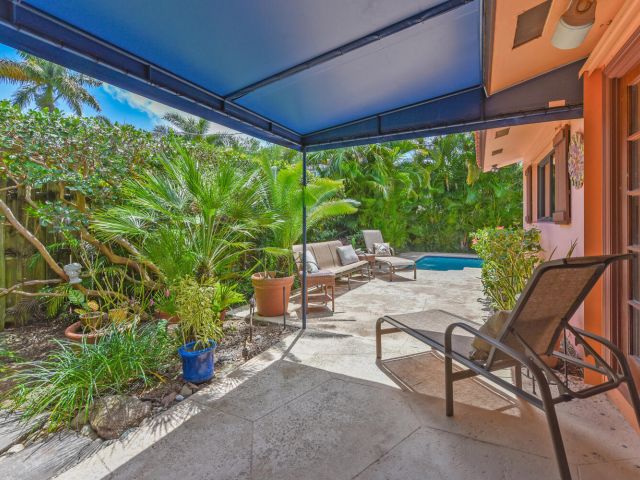 Продажа дома по адресу 708 NW 6th Drive - фото 6853964