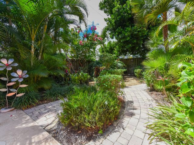 Продажа дома по адресу 708 NW 6th Drive - фото 6853966