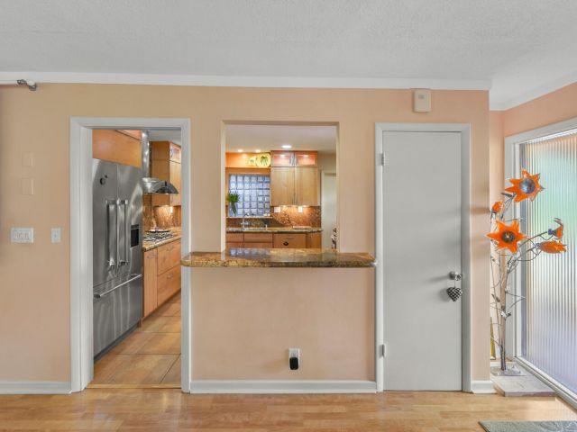 Продажа дома по адресу 708 NW 6th Drive - фото 6853970