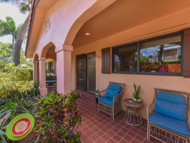 Продажа дома по адресу 708 NW 6th Drive - фото 6853976