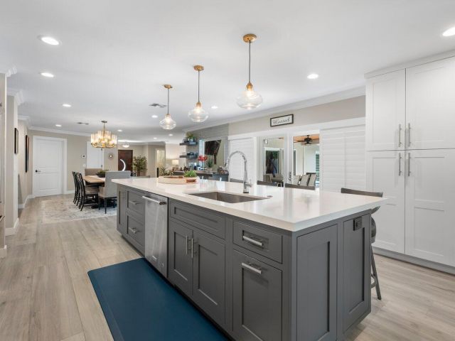 Продажа дома по адресу 1701 Cocoanut Road - фото 6850193