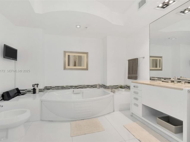 Продажа квартиры #1002 - фото 6850597