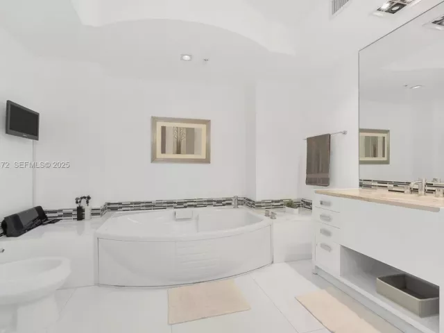 Продажа квартиры #1002 - фото 6850597