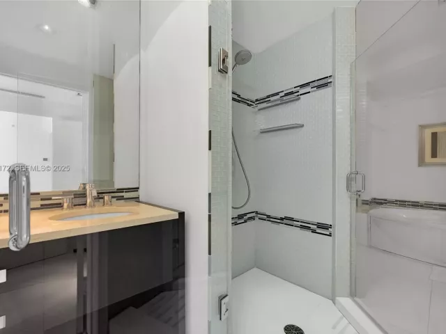 Продажа квартиры #1002 - фото 6850599