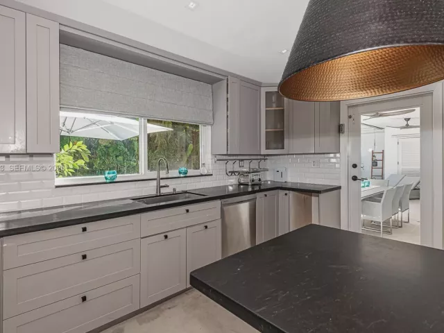 Дом в аренду по адресу 375 Harbor Ct . - фото 6848477