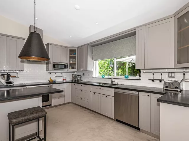 Дом в аренду по адресу 375 Harbor Ct . - фото 6848479