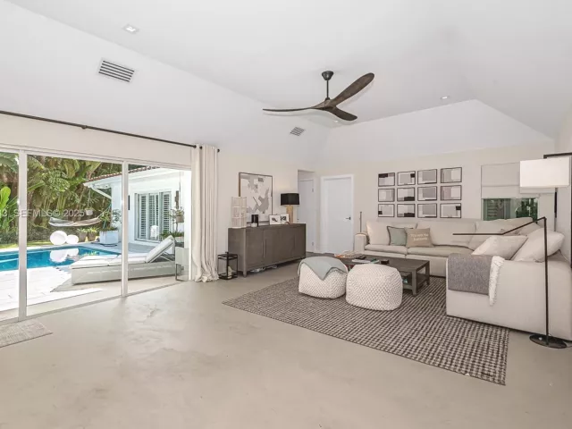 Дом в аренду по адресу 375 Harbor Ct . - фото 6848473