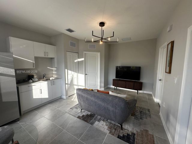 Дом в аренду по адресу 2288 SE 30th St 1 - фото 7443953