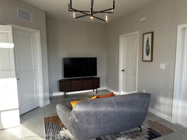 Дом в аренду по адресу 2288 SE 30th St 1 - фото 7443956