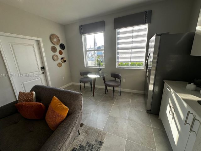 Дом в аренду по адресу 2288 SE 30th St 1 - фото 7443958