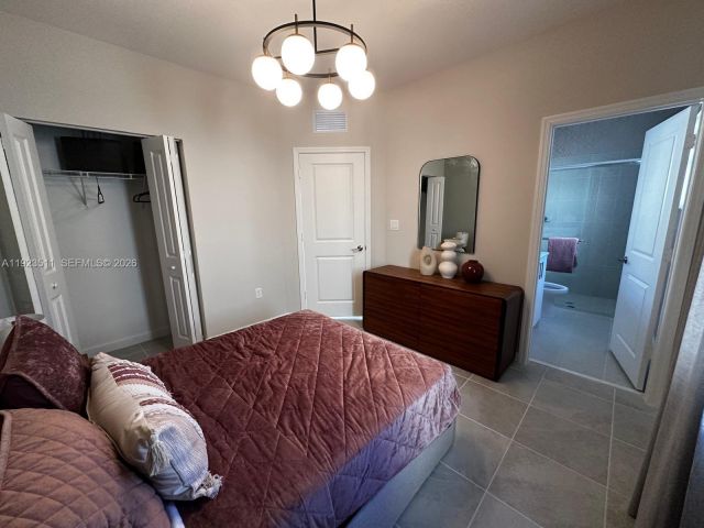 Дом в аренду по адресу 2288 SE 30th St 1 - фото 7443965