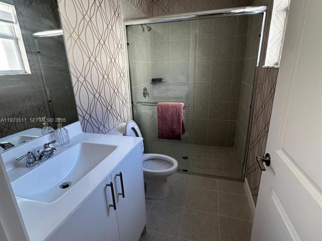 Дом в аренду по адресу 2288 SE 30th St 1 - фото 7443969