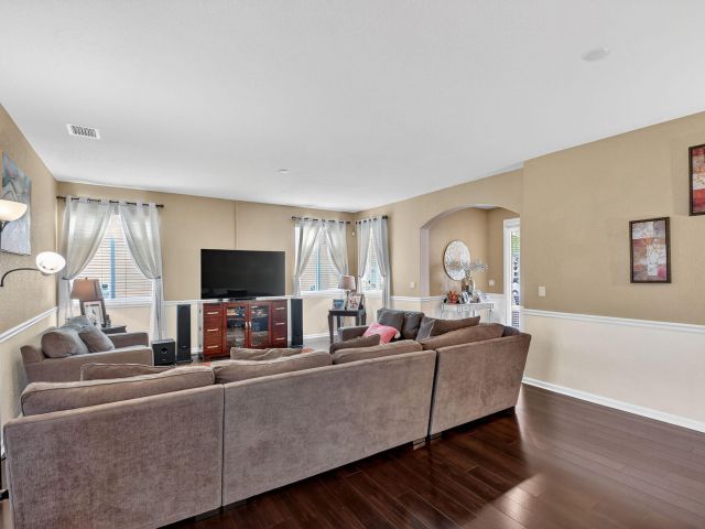 Продажа дома по адресу 830 Palm Tree Lane - фото 6849916