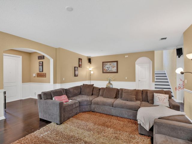 Продажа дома по адресу 830 Palm Tree Lane - фото 6849917