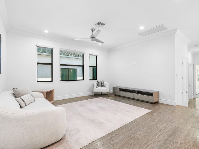 Продажа дома по адресу 9065 Benedetta Place - фото 6852473