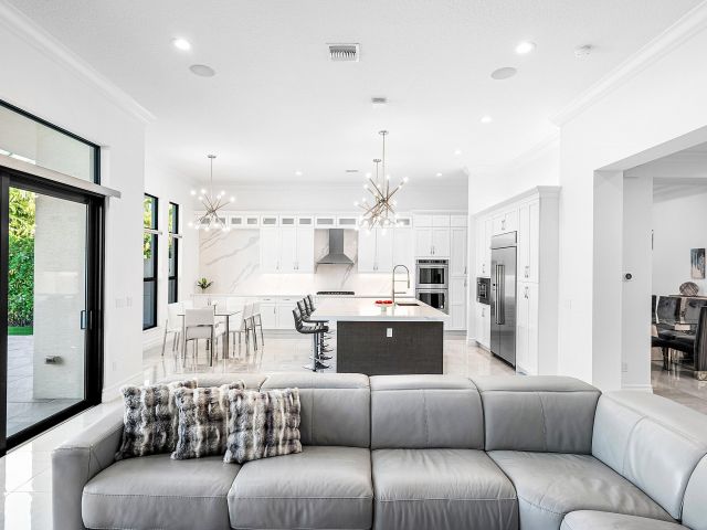 Продажа дома по адресу 9065 Benedetta Place - фото 6852481