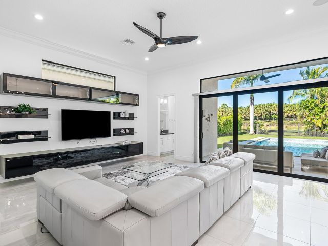 Продажа дома по адресу 9065 Benedetta Place - фото 6852484