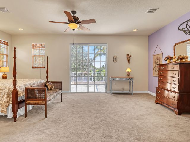 Дом в аренду по адресу 2560 NE 11th Street - фото 6851263