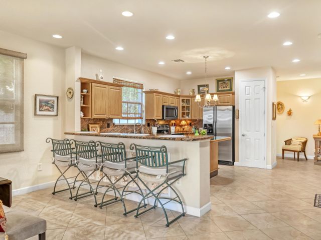 Дом в аренду по адресу 2560 NE 11th Street - фото 6851267