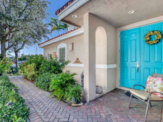 Дом в аренду по адресу 2560 NE 11th Street - фото 6851270