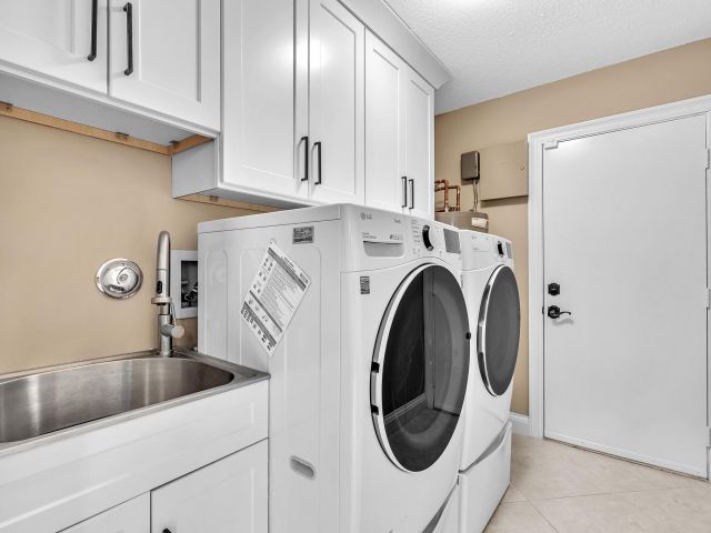 Продажа дома по адресу 8181 Nadmar Avenue - фото 6862026