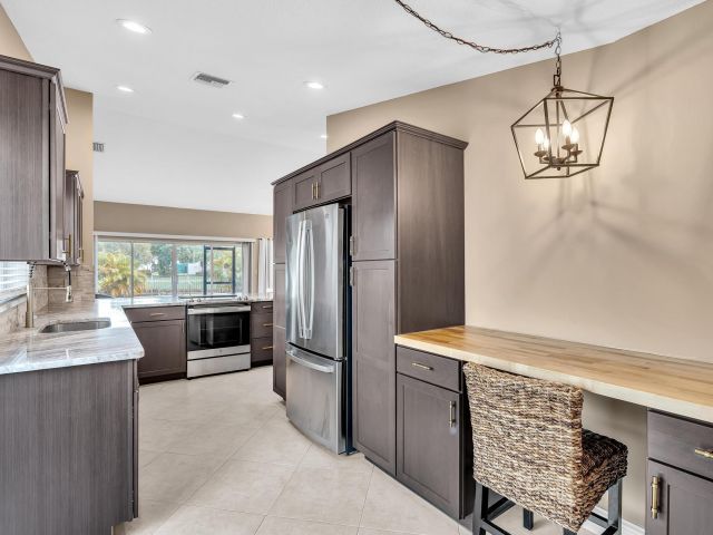 Продажа дома по адресу 8181 Nadmar Avenue - фото 6862027