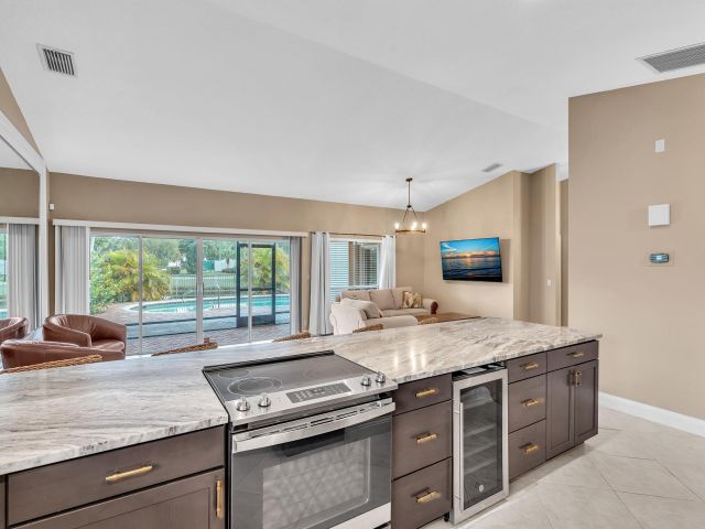 Продажа дома по адресу 8181 Nadmar Avenue - фото 6862028