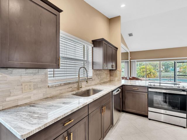 Продажа дома по адресу 8181 Nadmar Avenue - фото 6862029