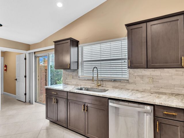 Продажа дома по адресу 8181 Nadmar Avenue - фото 6862030