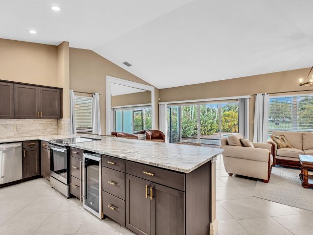 Продажа дома по адресу 8181 Nadmar Avenue - фото 6862031