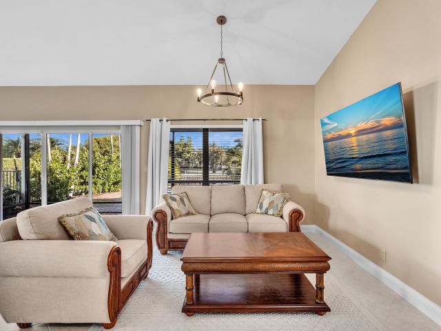 Продажа дома по адресу 8181 Nadmar Avenue - фото 6862035