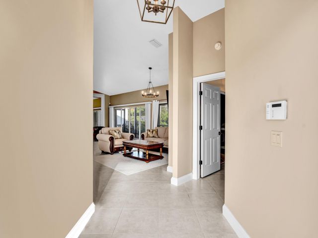 Продажа дома по адресу 8181 Nadmar Avenue - фото 6862037